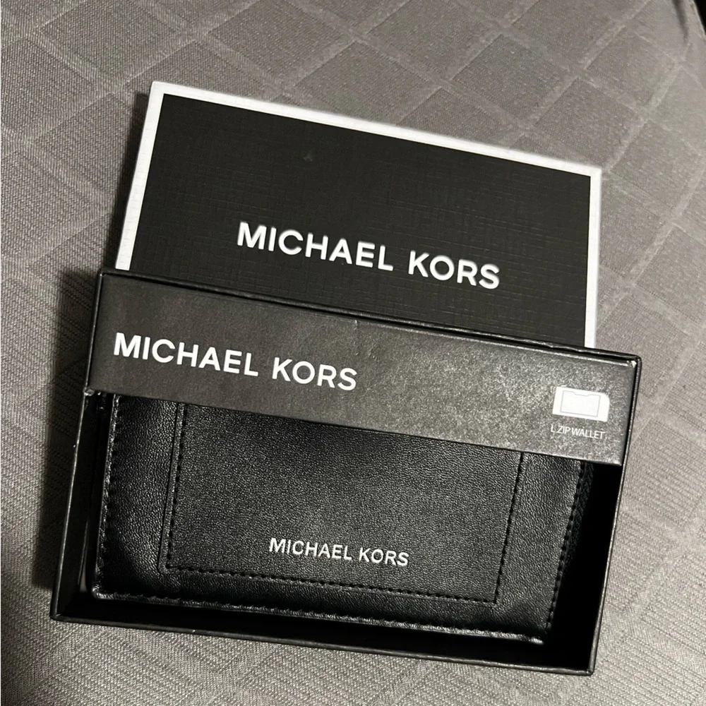 MICHAEL KORS Men's Leather Zip Wallet/black